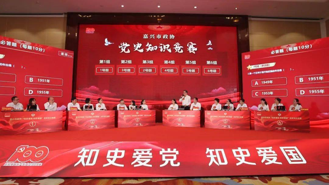 救援时尚的女孩
