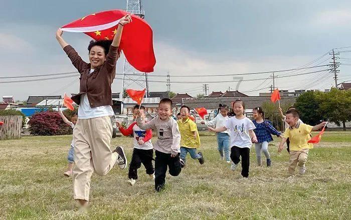 国内明星和科学家哪个地位更高？游戏画面