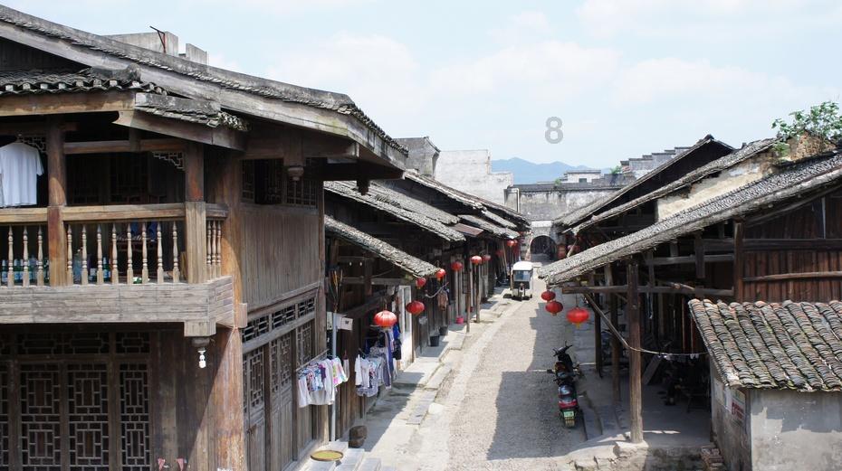 郭晶晶又赢麻了,霍启刚低调赴天津履职,大会上发言气场全开