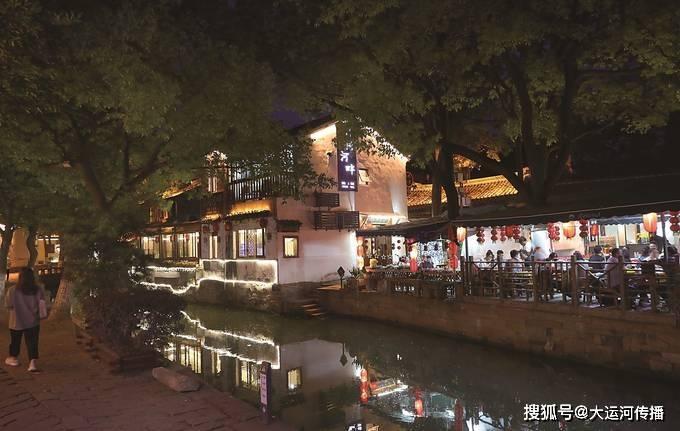 英国王室爱德华王子出访南非,代表王室参加公务,婚后自愿成为一位伯爵